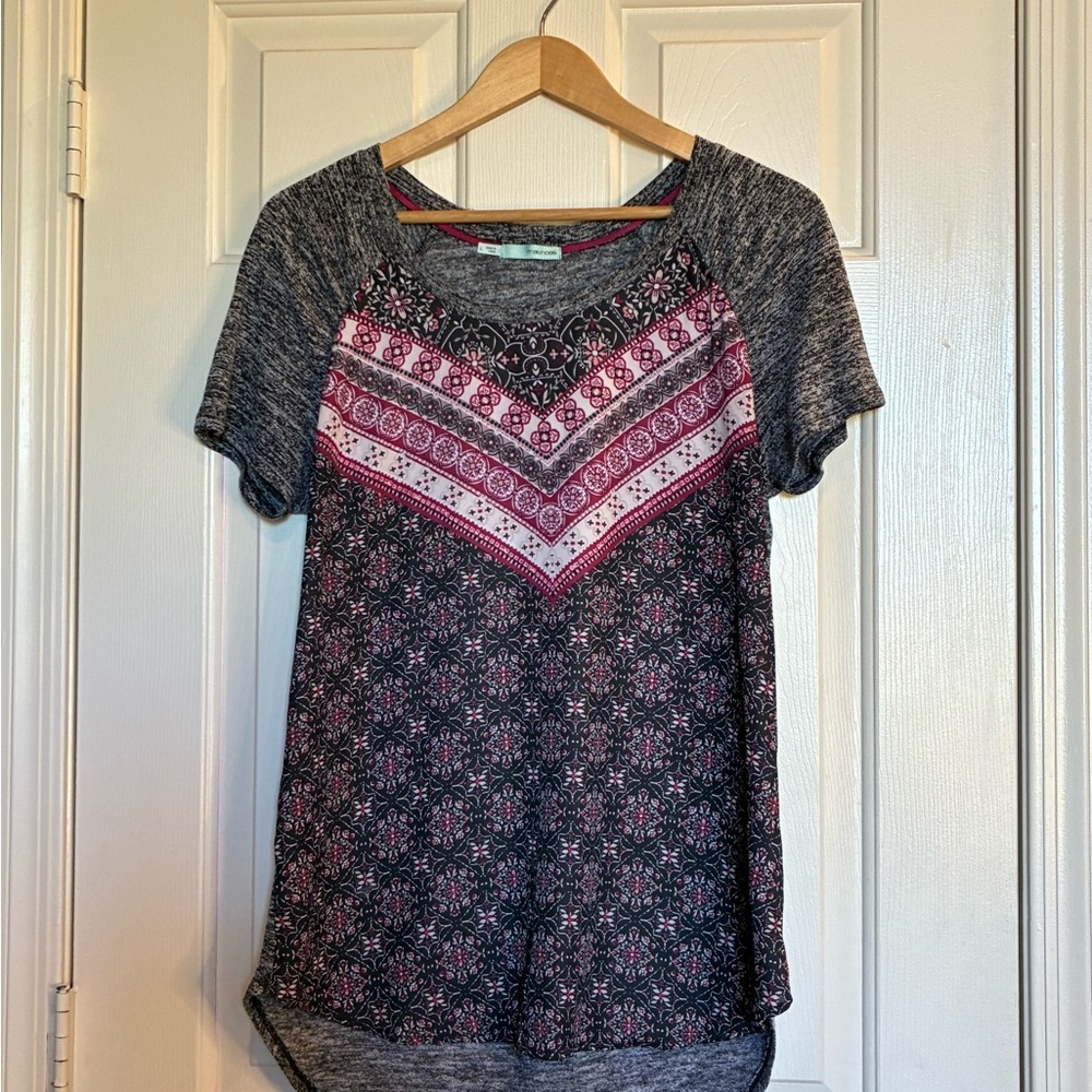 Maurices Black and Pink Short Sleeve Top